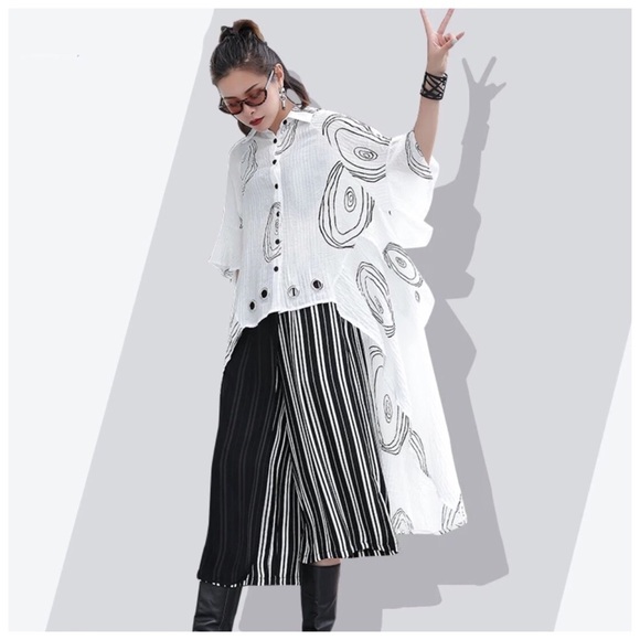 White & Black Layered High Low Top - Picture 2 of 8